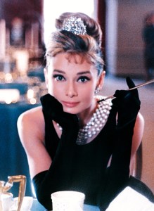 audrey-hepburn-breakfast-at-tiffanys-costume-wallpaper-2